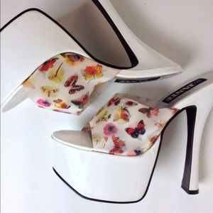 ISO / IN SEARCH OF NOT SELLING JANTE butterfly heel